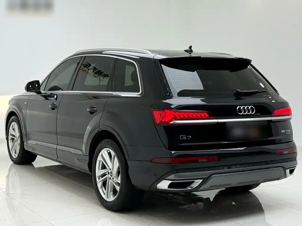Audi Q7 2021 из CN, фото 8
