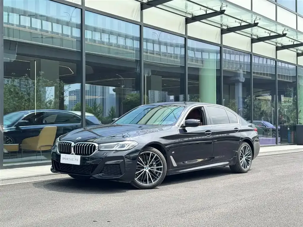 BMW 5 Series — фото 1