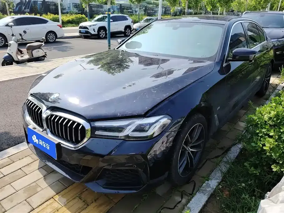 BMW 5 Series — фото 1