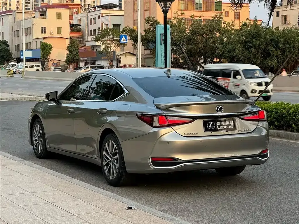 Lexus ES — фото 5