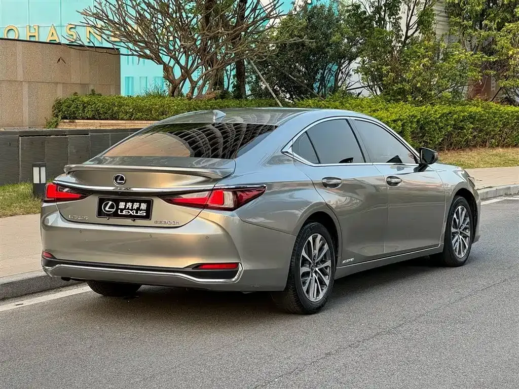 Lexus ES — фото 9
