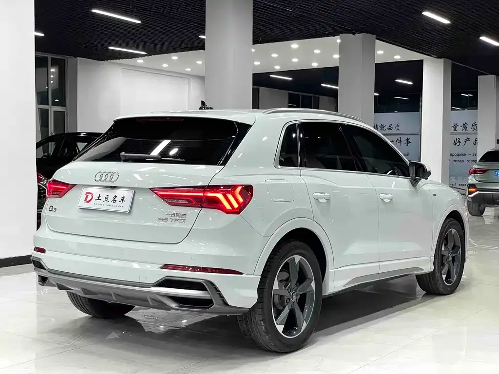 Audi Q3 — фото 10