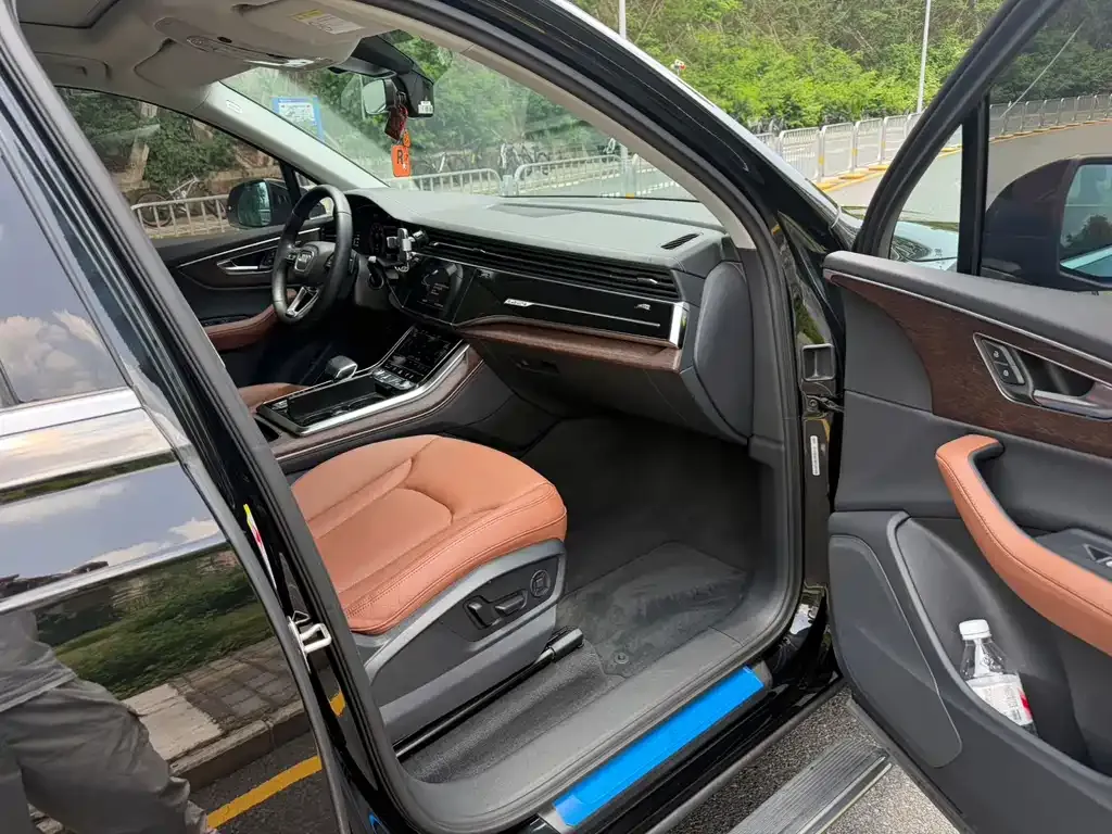 Audi Q7 2024 из CN, фото 10