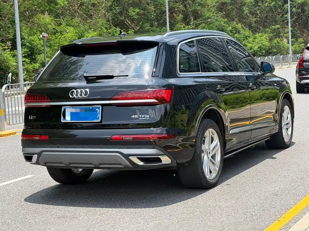 Audi Q7 2024 из CN, фото 7