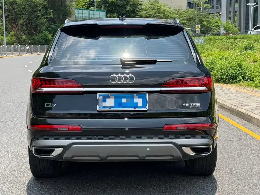 Audi Q7 2024 из CN, фото 5