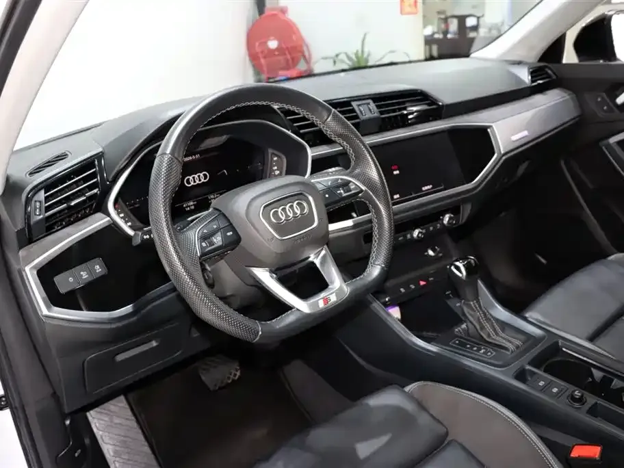 Audi Q3 Sportback — фото 9