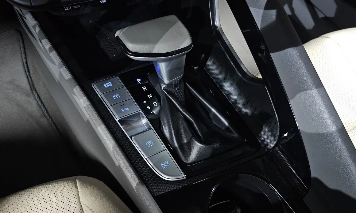 Hyundai AVANTE — фото 4