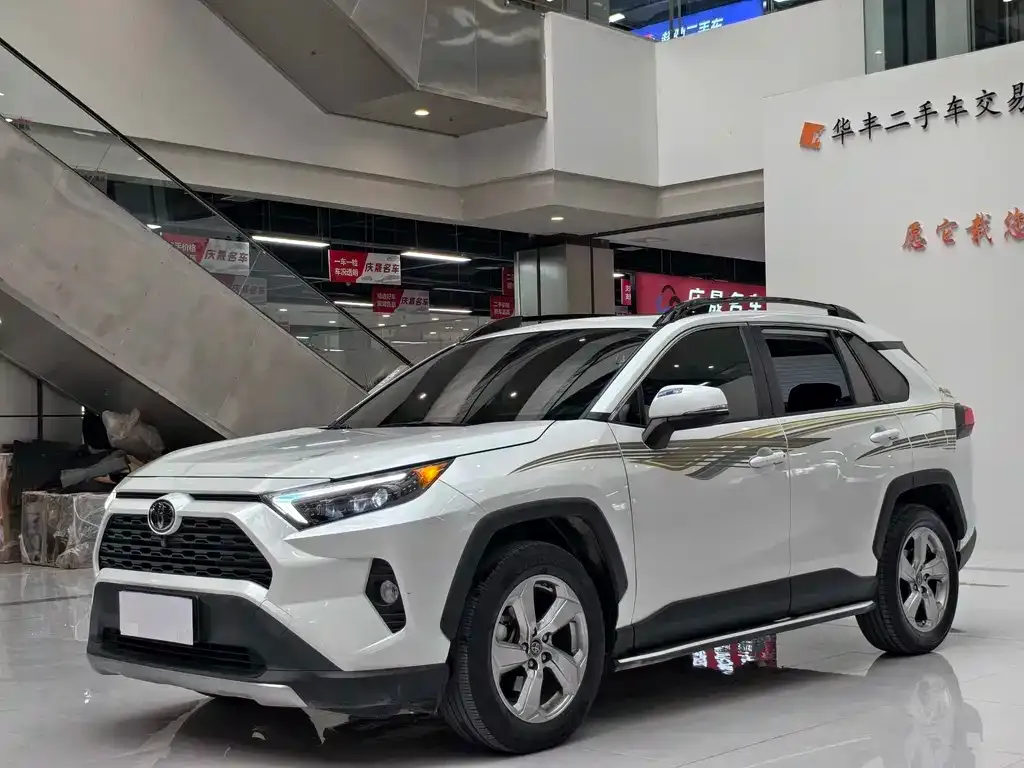 Toyota RAV4 — фото 9