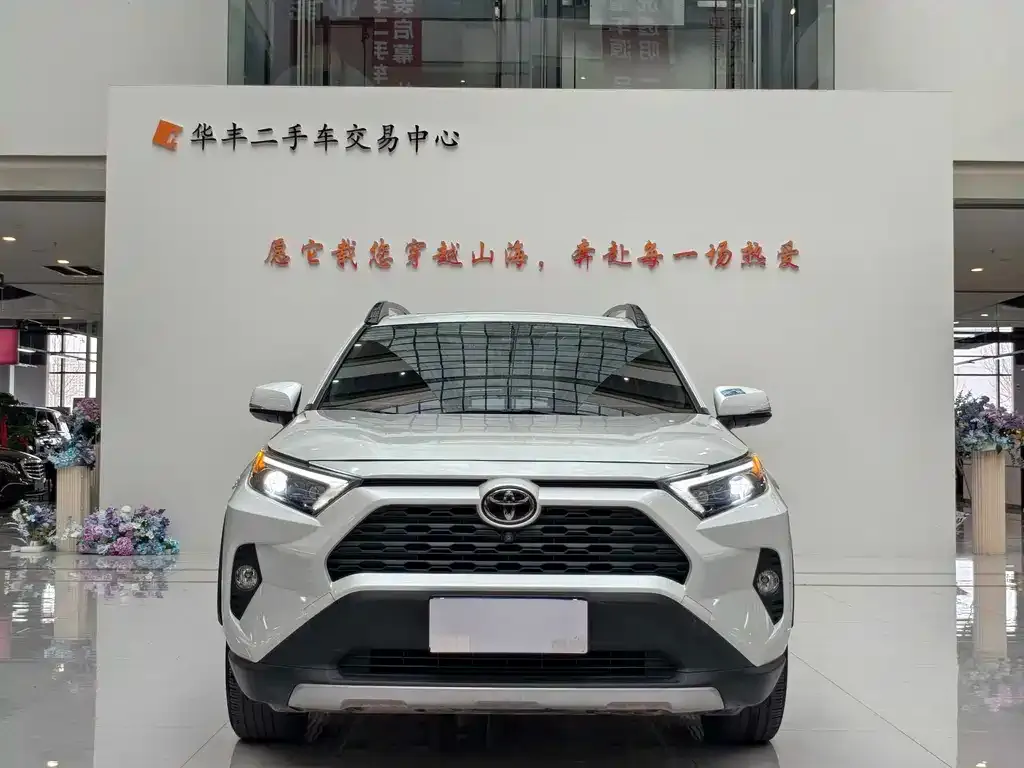 Toyota RAV4 — фото 2