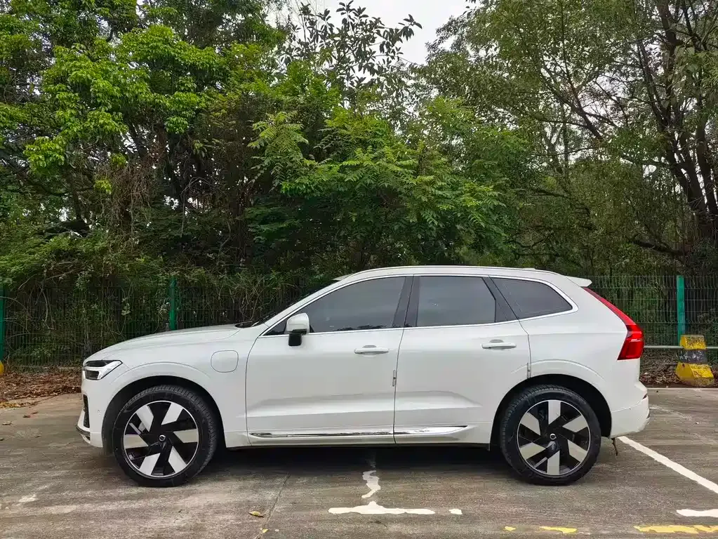 Volvo XC60 PHEV 2024 из CN, фото 5