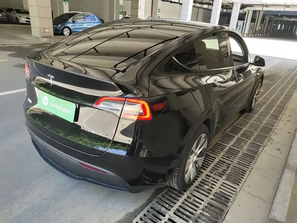 Tesla Model Y — фото 9
