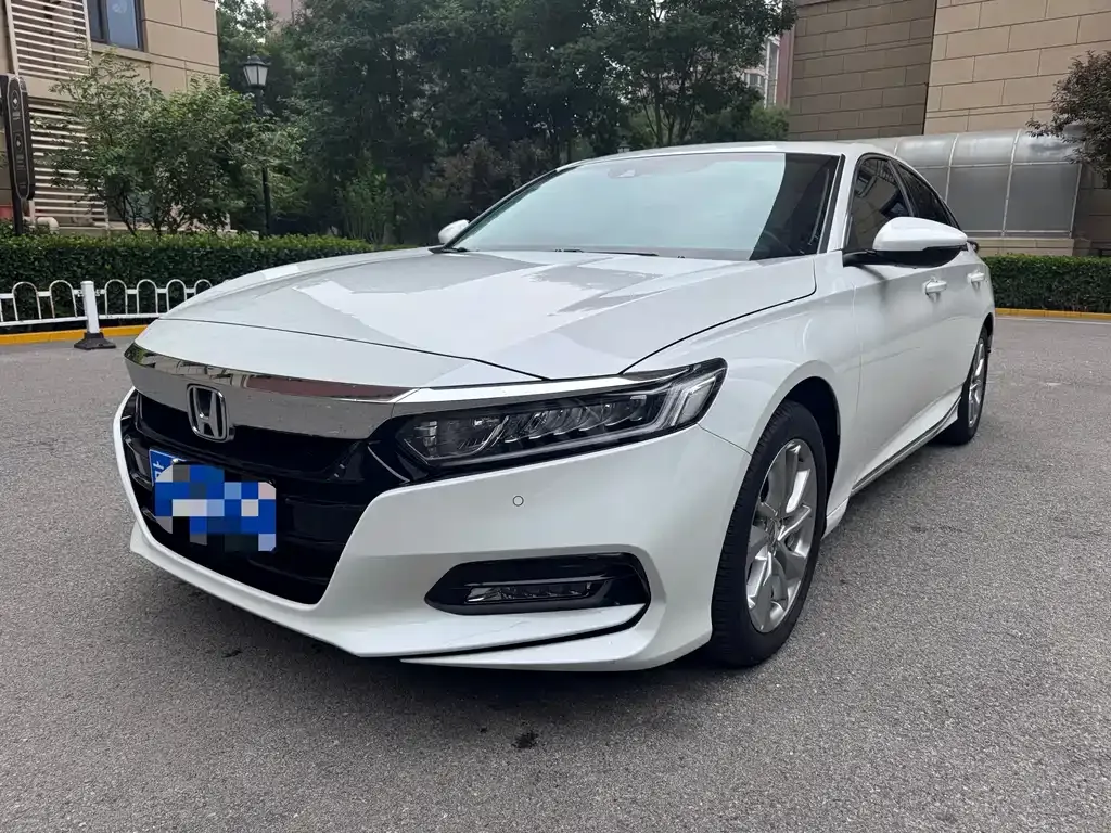 Honda Accord — фото 1