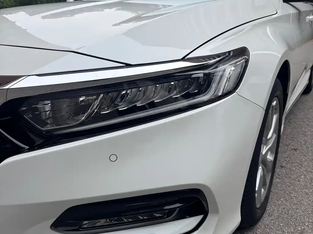 Honda Accord — фото 8