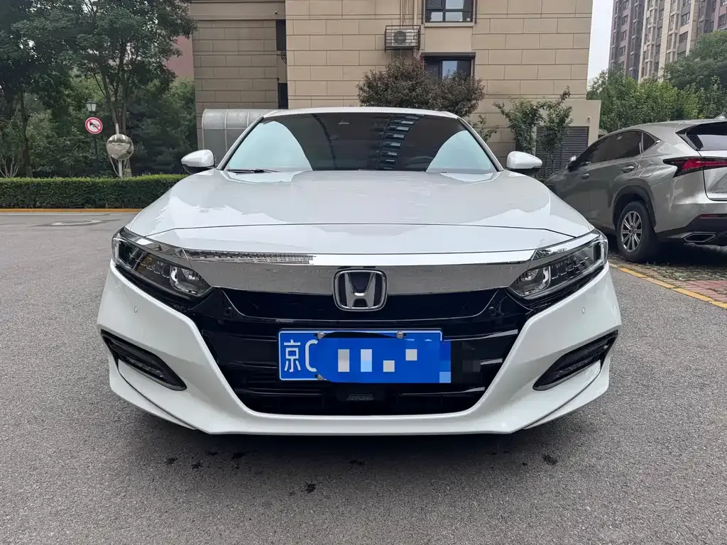 Honda Accord — фото 10