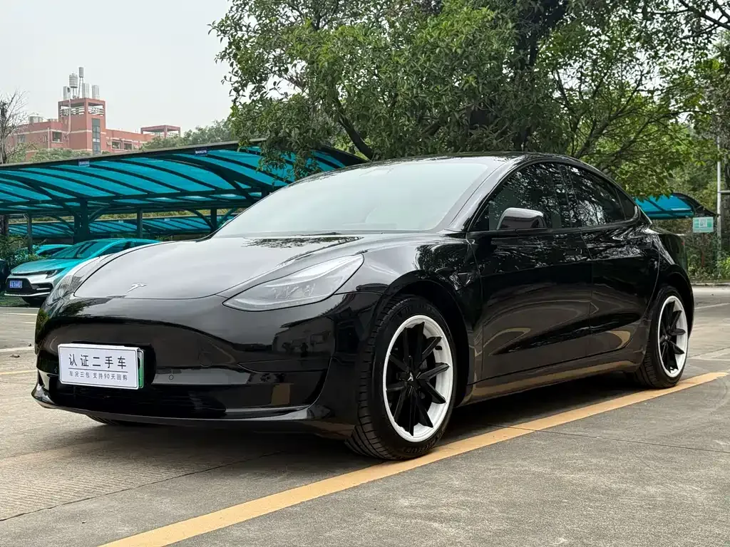 Tesla Model 3 — фото 1
