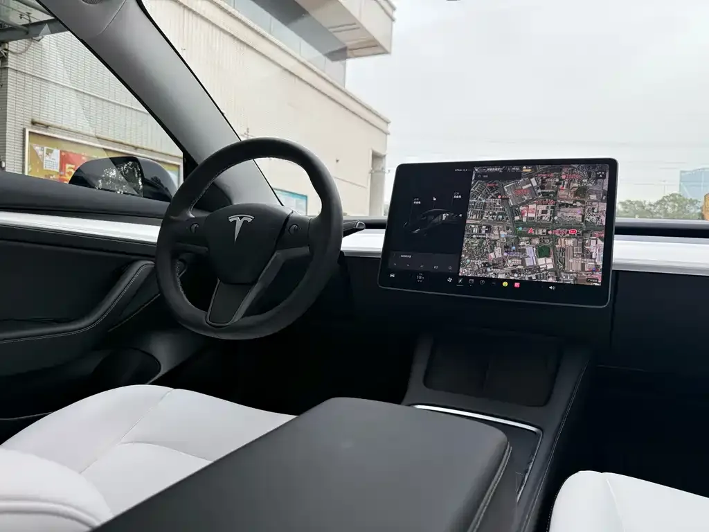 Tesla Model 3 — фото 5