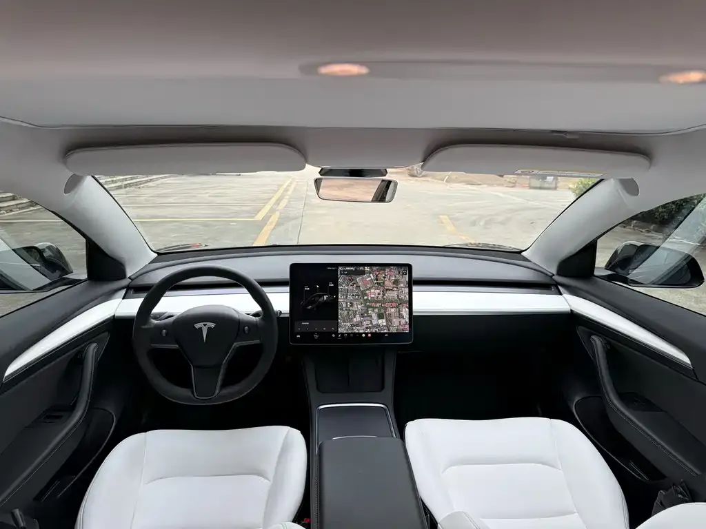 Tesla Model 3 — фото 4