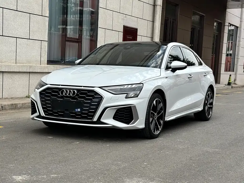 Audi A3 — фото 1