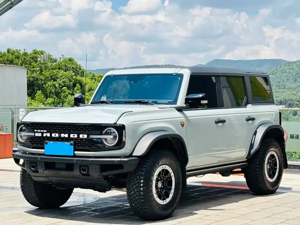 Ford Bronco — фото 1