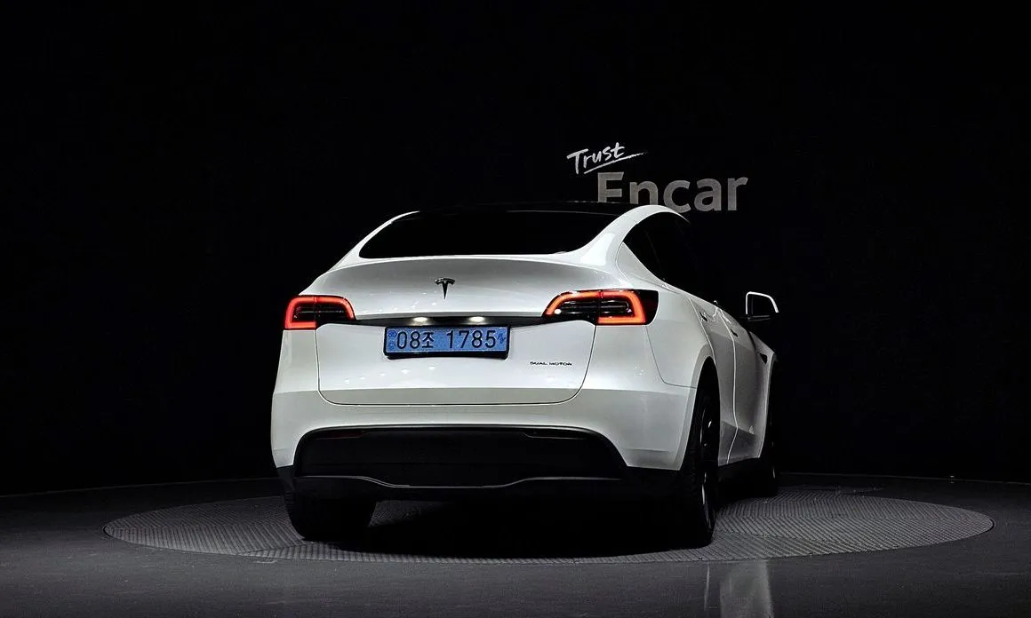 Tesla Model Y 2023 из KR, фото 2