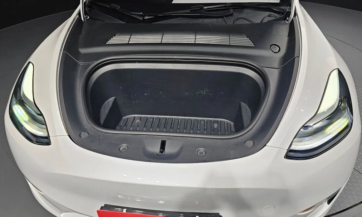 Tesla Model Y 2023 из KR, фото 8