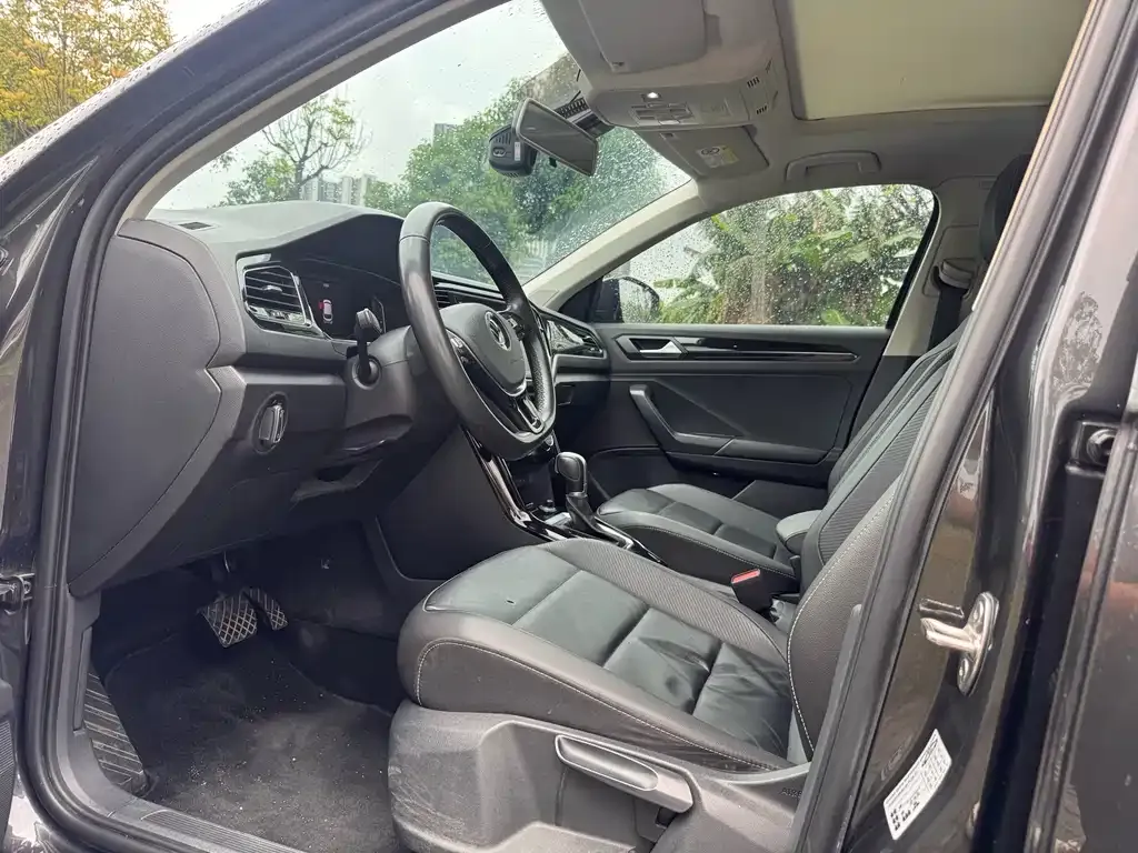 Volkswagen T-Roc 2021 из CN, фото 2