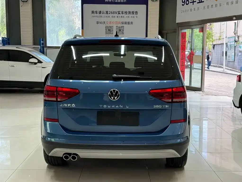 Volkswagen Touran 2023 из CN, фото 6