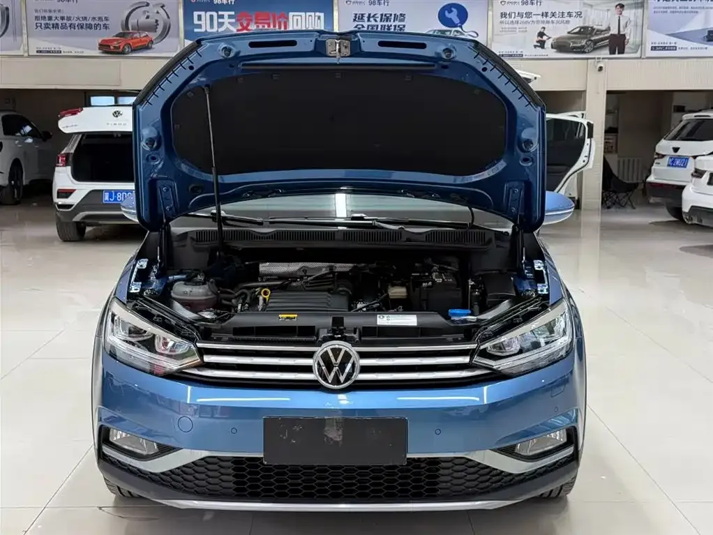 Volkswagen Touran 2023 из CN, фото 9