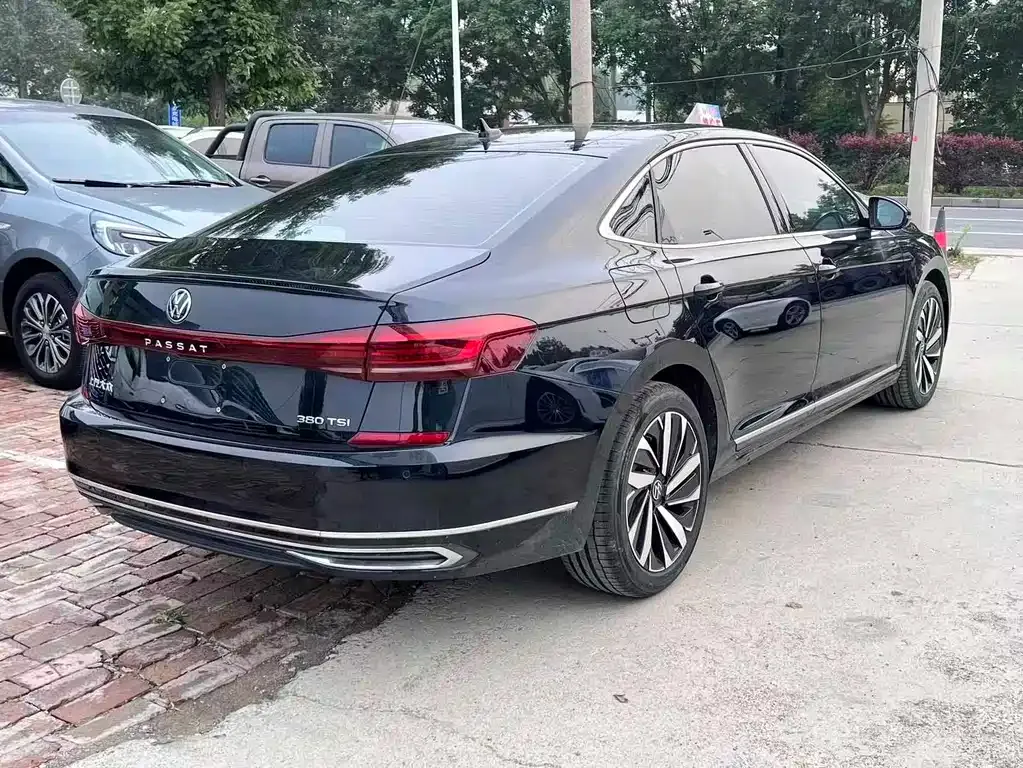 Volkswagen Passat — фото 8