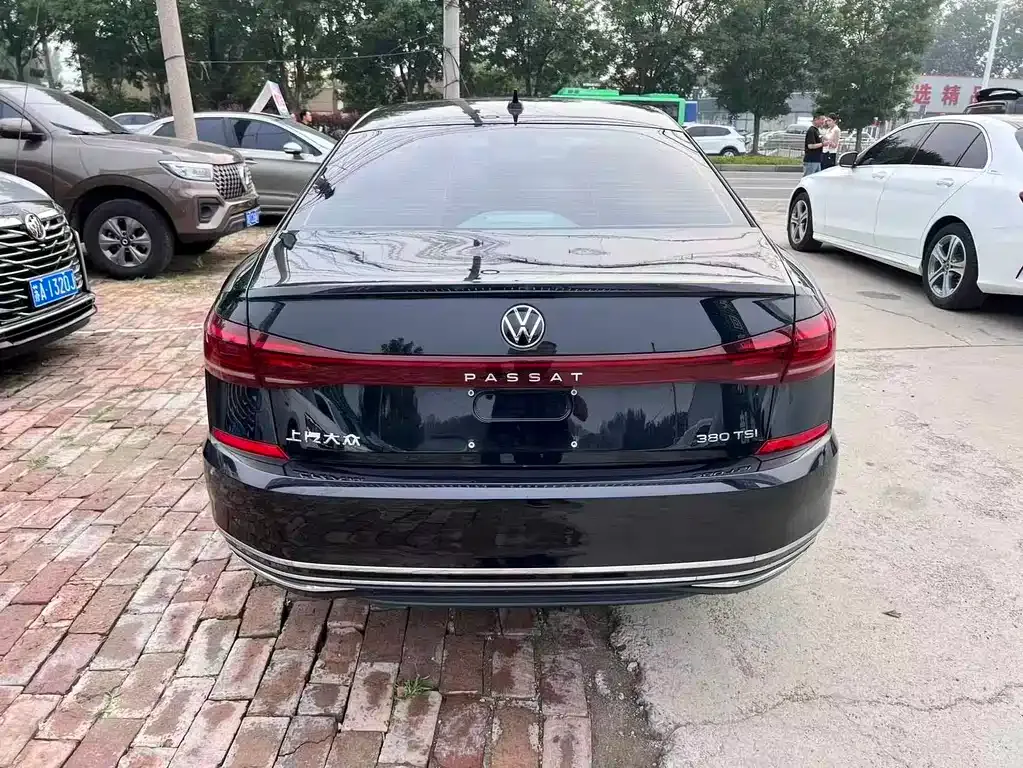Volkswagen Passat — фото 9