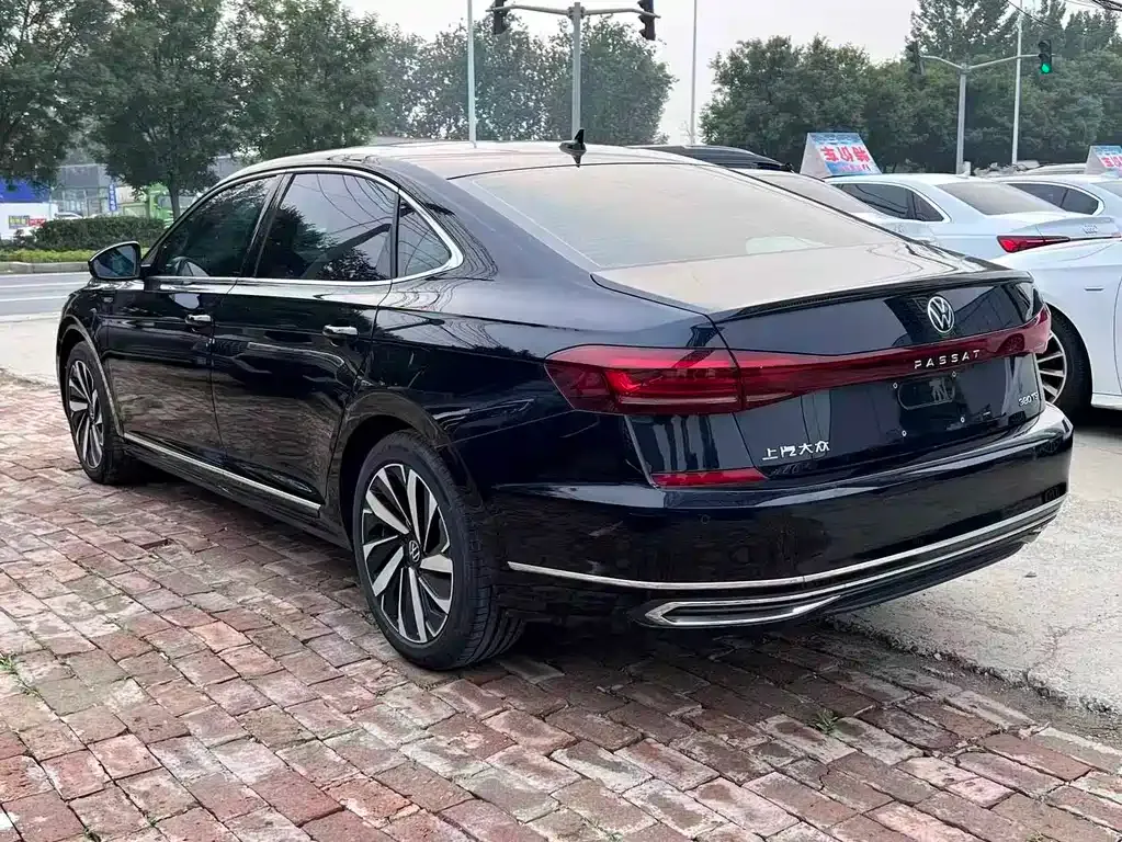 Volkswagen Passat — фото 7