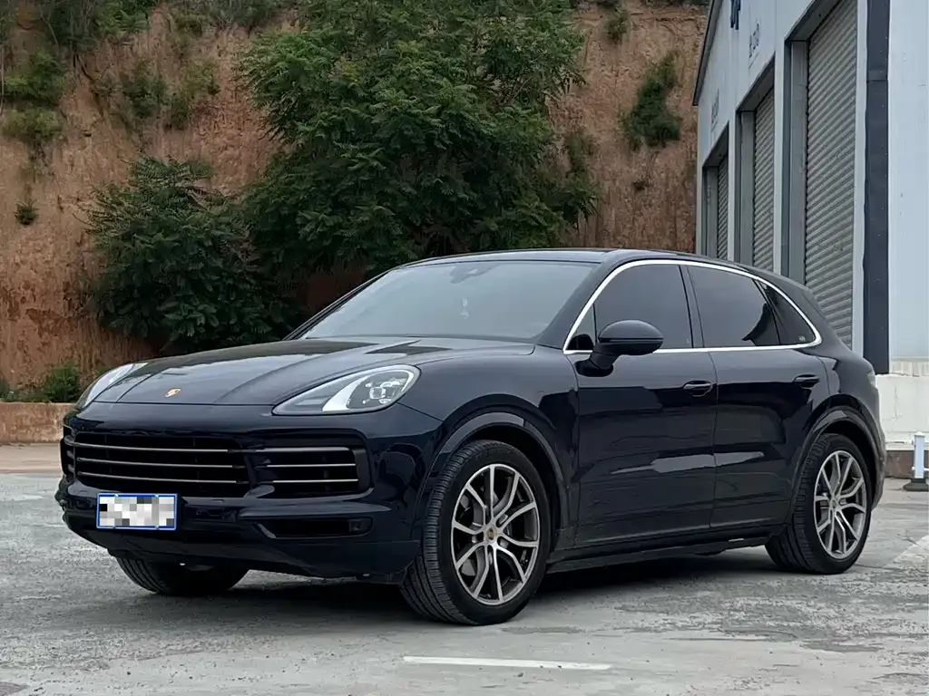 Porsche Cayenne — фото 1