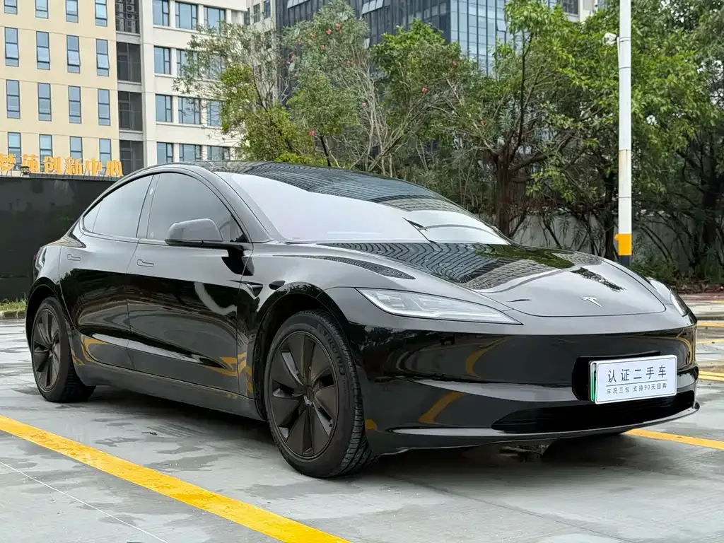 Tesla Model 3 — фото 10