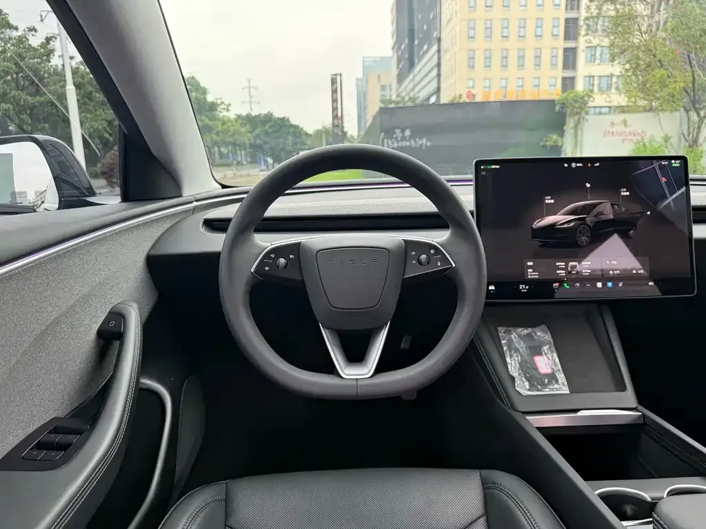 Tesla Model 3 — фото 8
