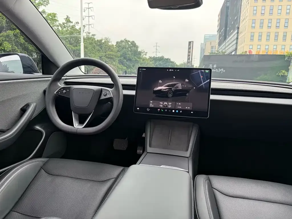 Tesla Model 3 — фото 3