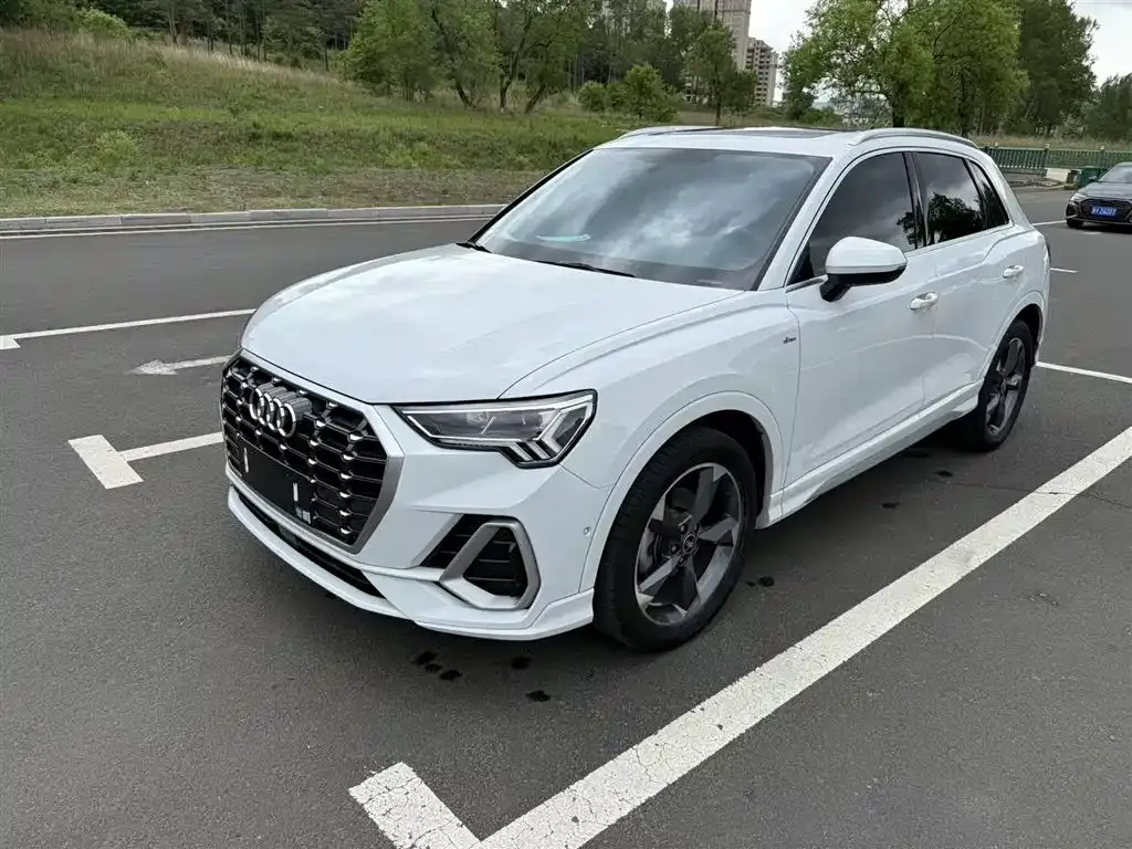Audi Q3 — фото 1