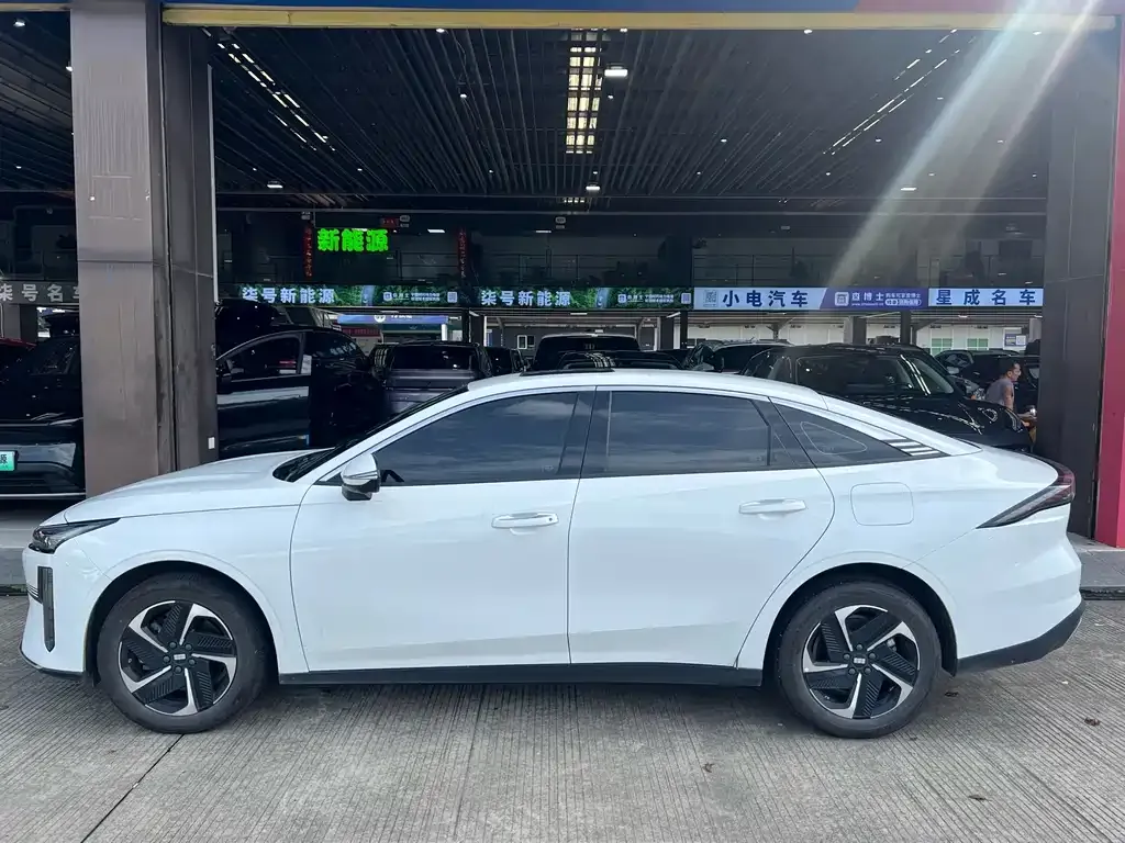 Geely Galaxy L6 2025 из CN, фото 4