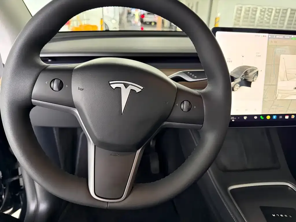 Tesla Model Y — фото 5