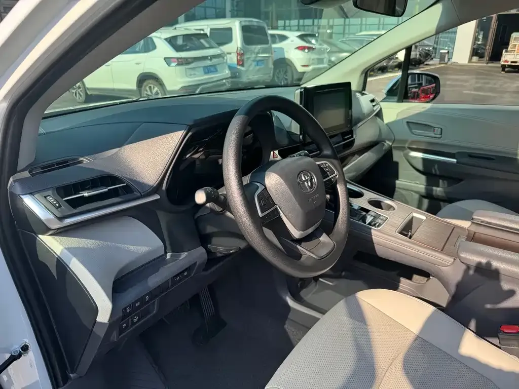 Toyota Sienna 2023 из CN, фото 7
