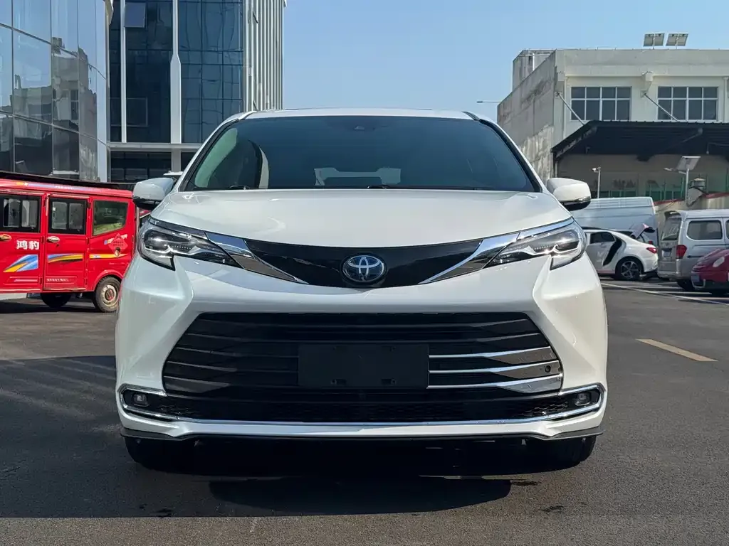 Toyota Sienna 2023 из CN, фото 5