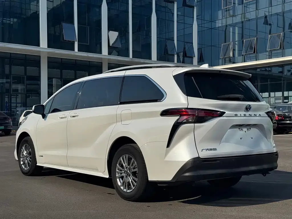 Toyota Sienna 2023 из CN, фото 6