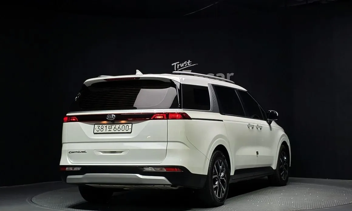 Kia Carnival — фото 4