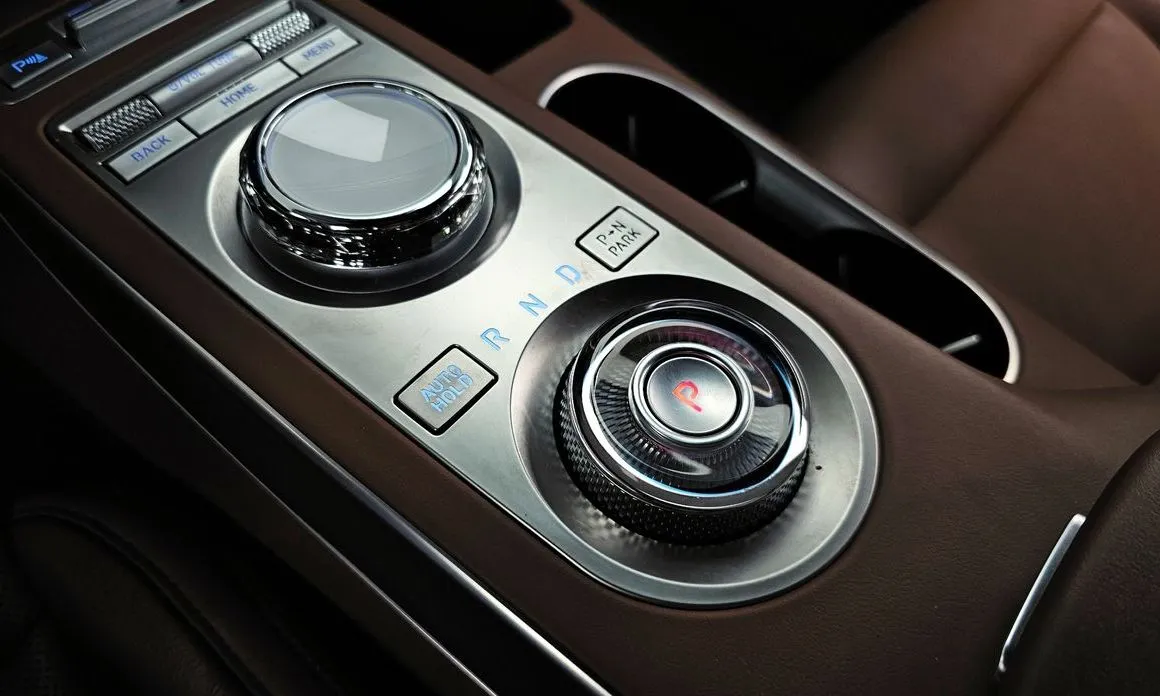 Genesis GV70 — фото 2