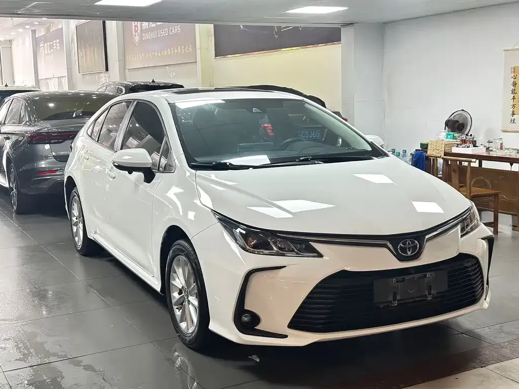 Toyota Corolla — фото 4