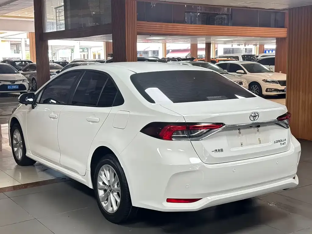 Toyota Corolla — фото 9