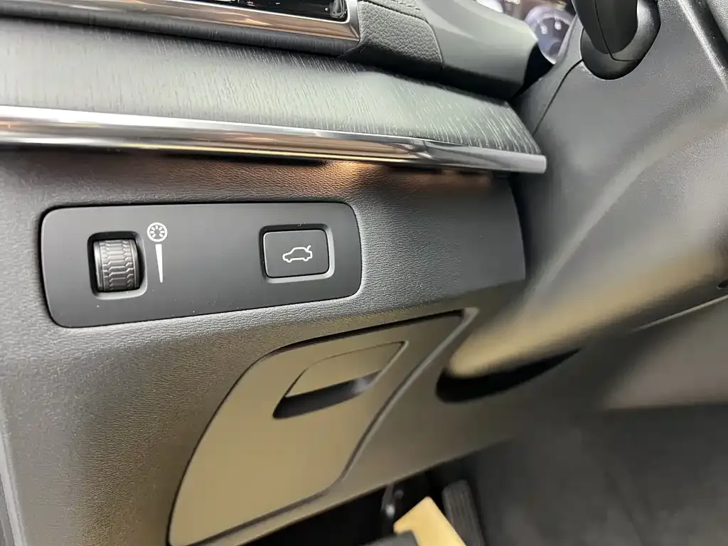 Volvo XC90 — фото 10