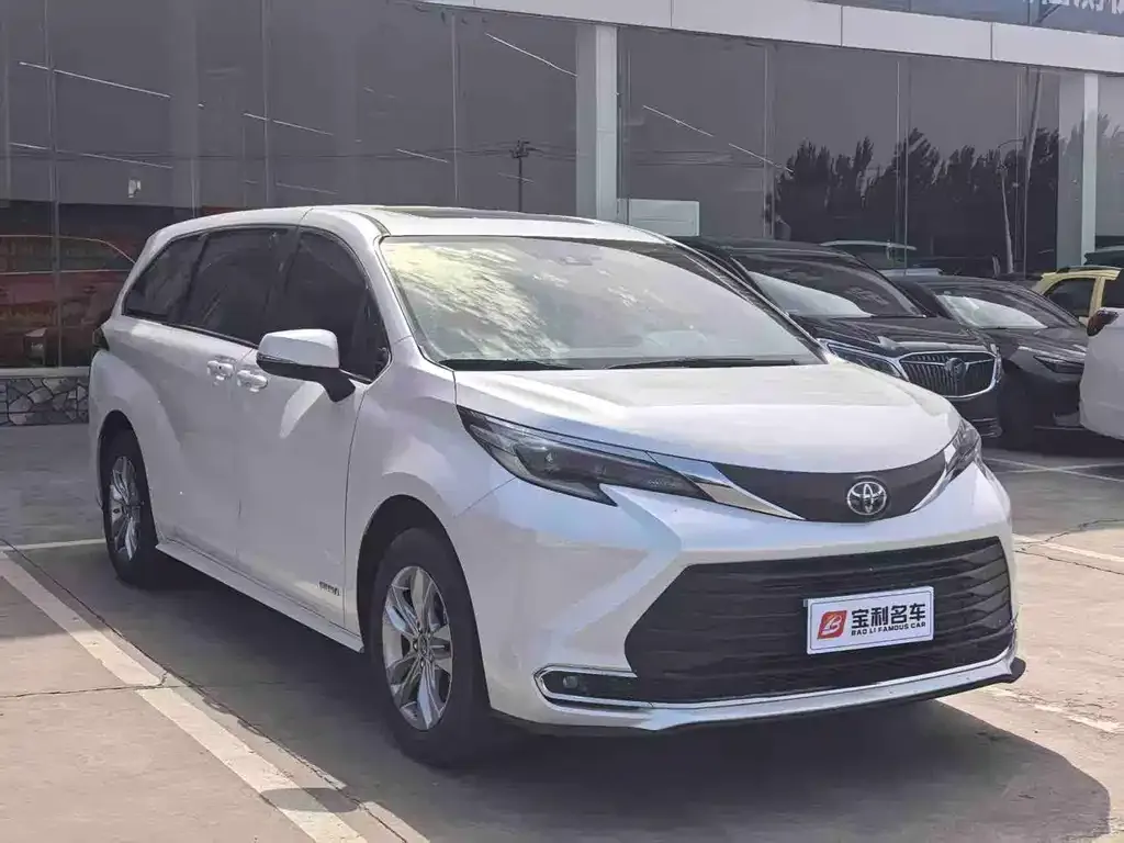 Toyota Sienna — фото 7