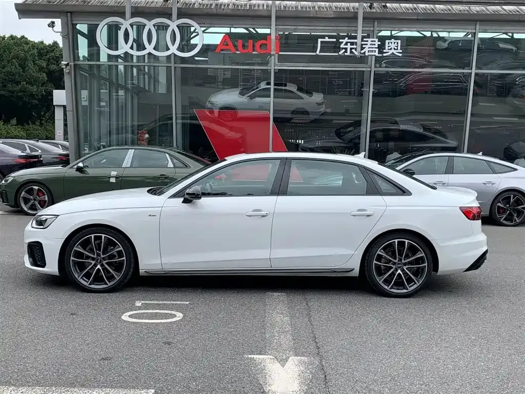 Audi A4L — фото 9