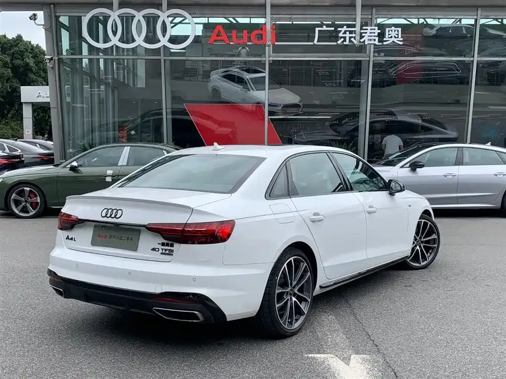 Audi A4L — фото 5