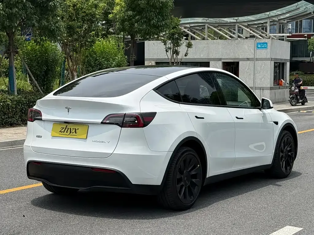 Tesla Model Y — фото 7